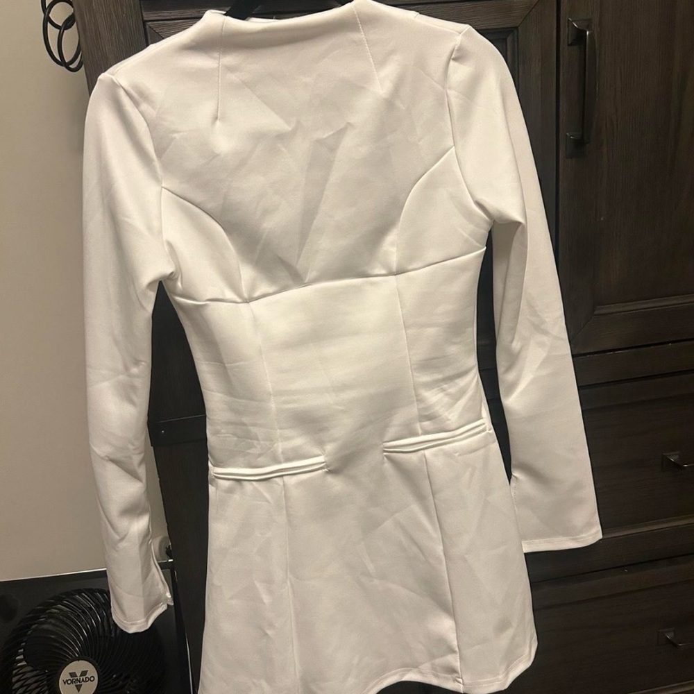Elegant White Long Sleeve Blazer